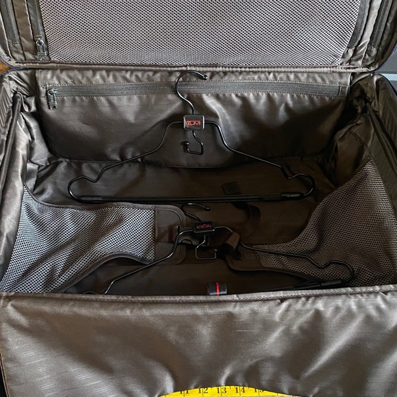 TUMI Short Trip Expandable Navy Spinner Luggage with Telescopic handle - Picture 10 of 15